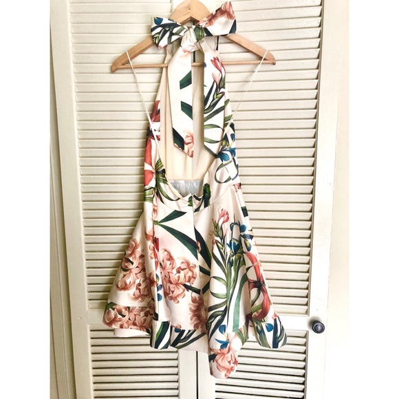 Backless skater flower dress - Picture 2 of 2